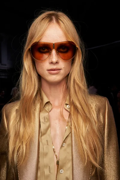 Look 11